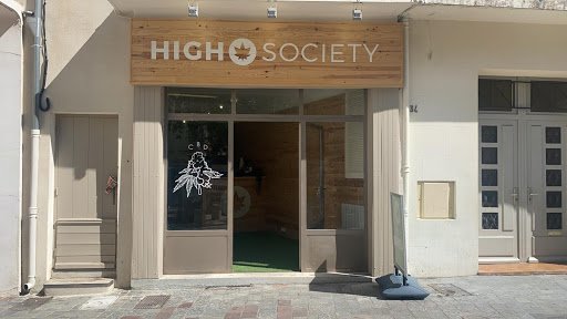 High Society: Cbd à Arles - France