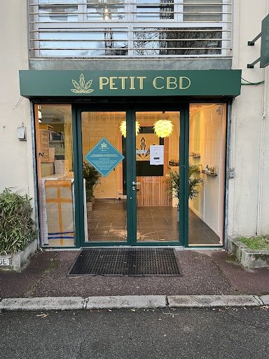 Petit Cbd à Courbevoie - France